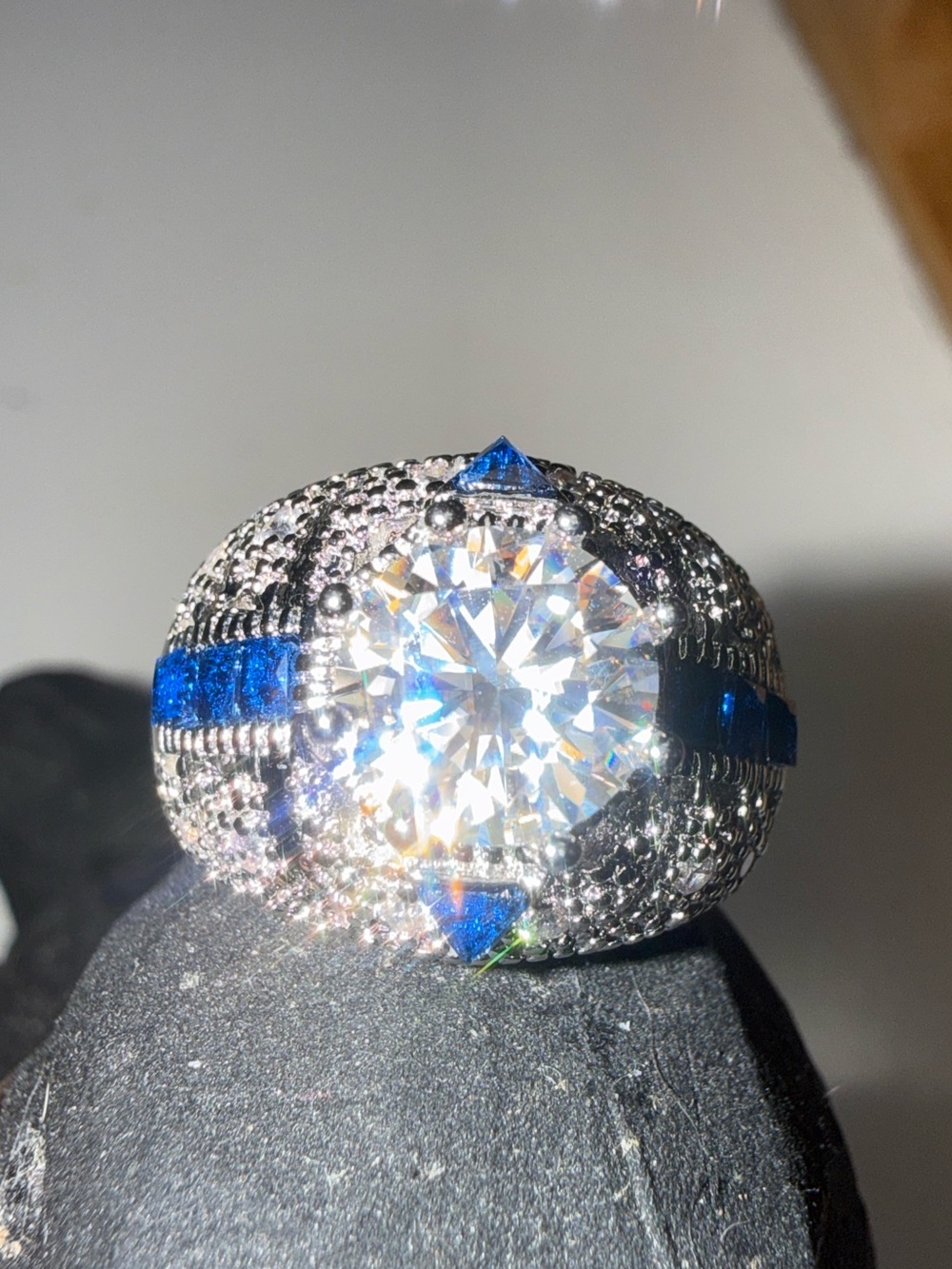 Vintage GRA CERTIFIED MOISSANITE DIAMOND 2CT & Sapphire Ring in baked silver - Picture 5 of 12